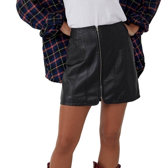 Free People vegan leather plum miniskirt, size 0 - Picture 1 of 8